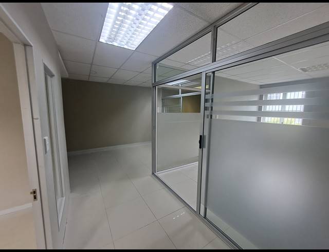 124M² OFFICE TO LET IN HYDE PARK